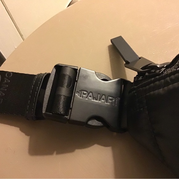 NWT Black Adjustable Pajar Quilted Cross Body Bag - Picture 5 of 11